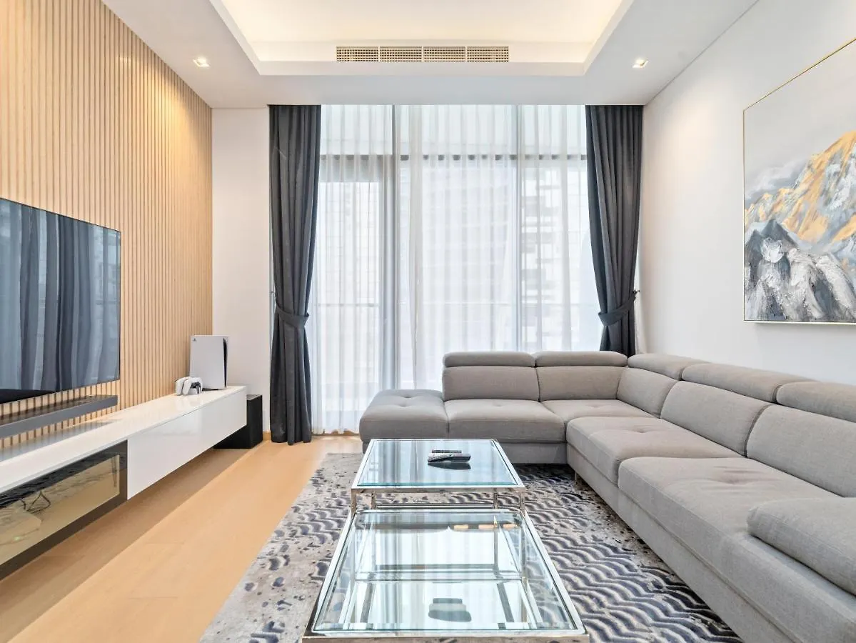 Elegant Apartment Amidst Vibrant Area With Balcony Dubai