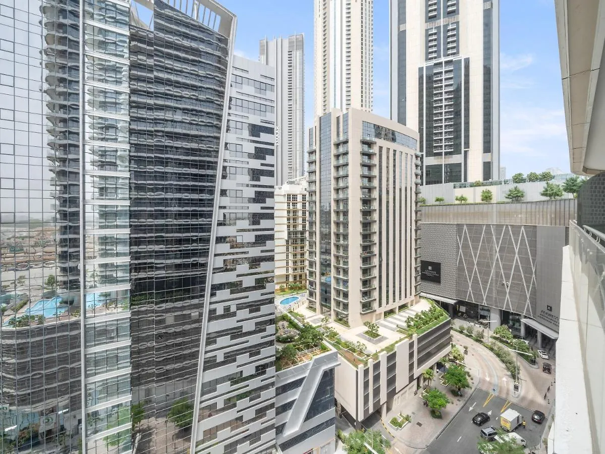 Elegant Apartment Amidst Vibrant Area With Balcony Dubai 0*,