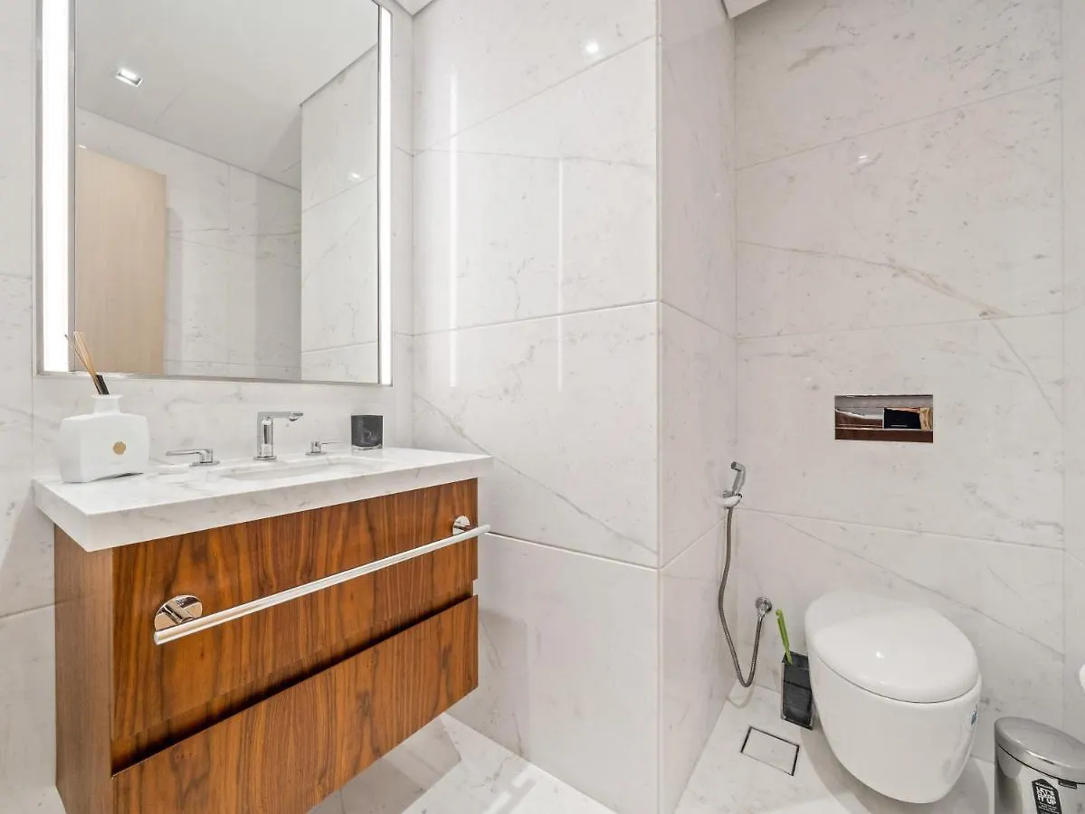 Elegant Apartment Amidst Vibrant Area With Balcony Dubai