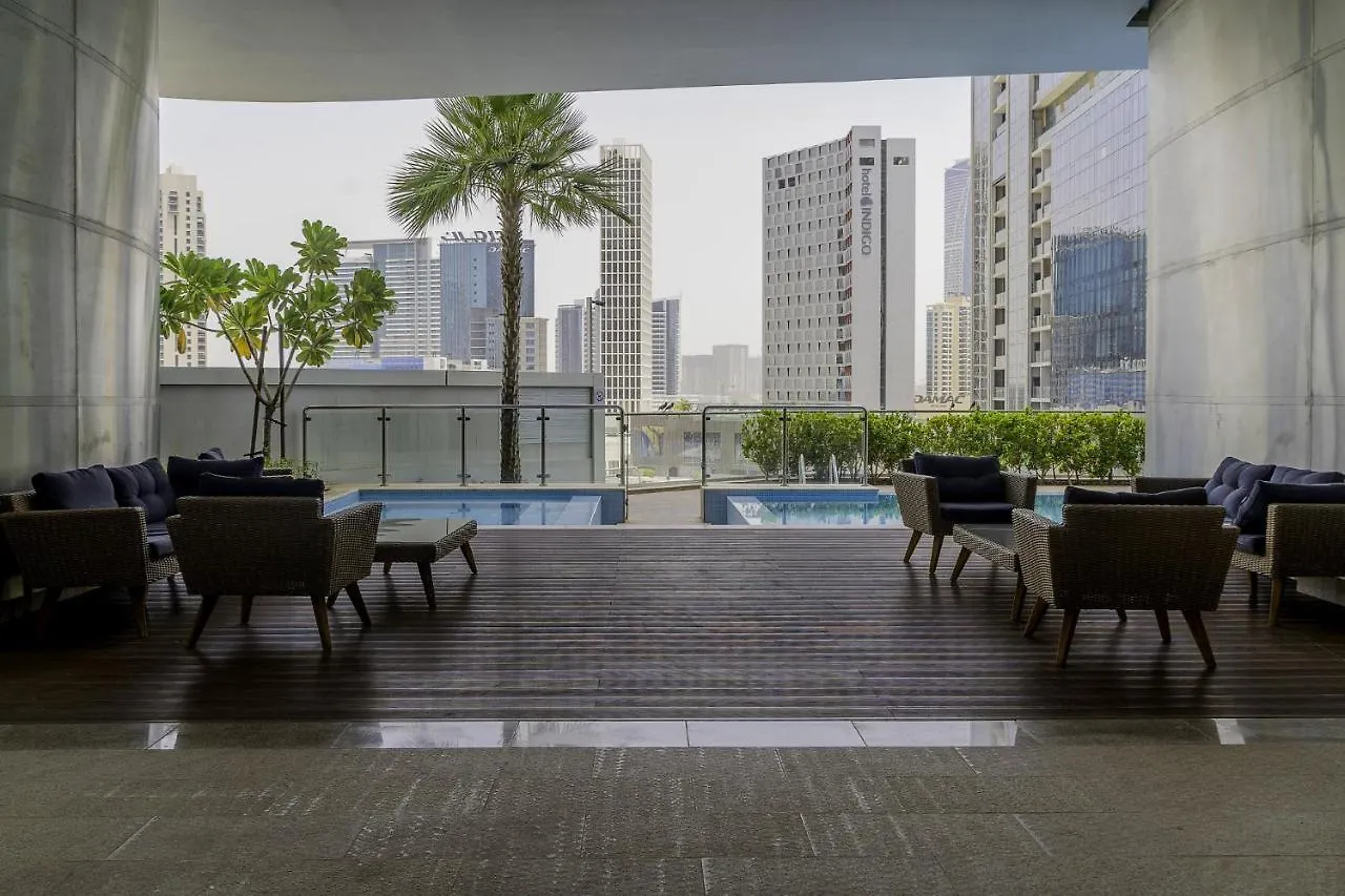 Elegant Apartment Amidst Vibrant Area With Balcony Dubai