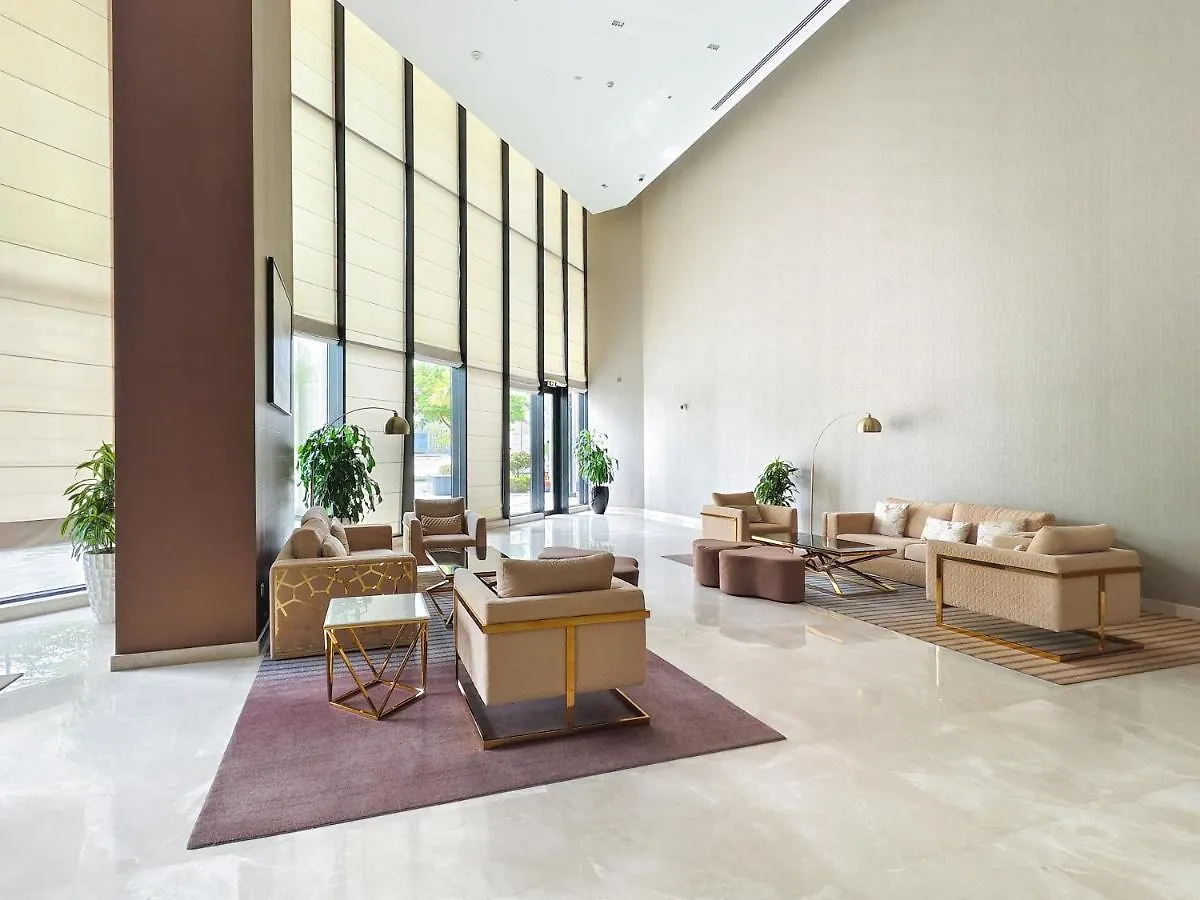 Elegant Apartment Amidst Vibrant Area With Balcony Dubai