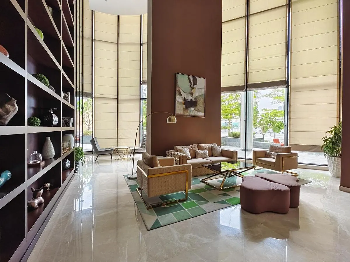 Elegant Apartment Amidst Vibrant Area With Balcony Dubai 0*,
