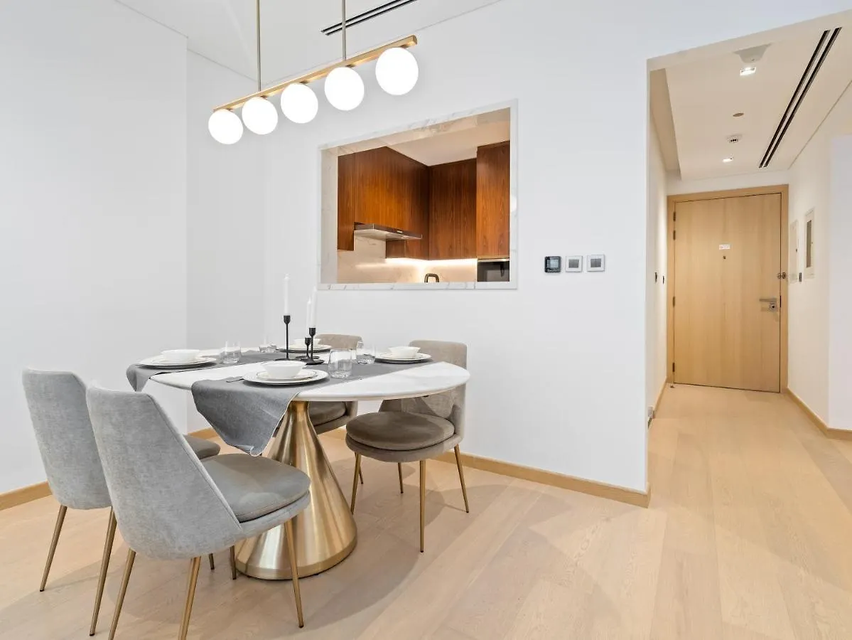 Elegant Apartment Amidst Vibrant Area With Balcony Dubai