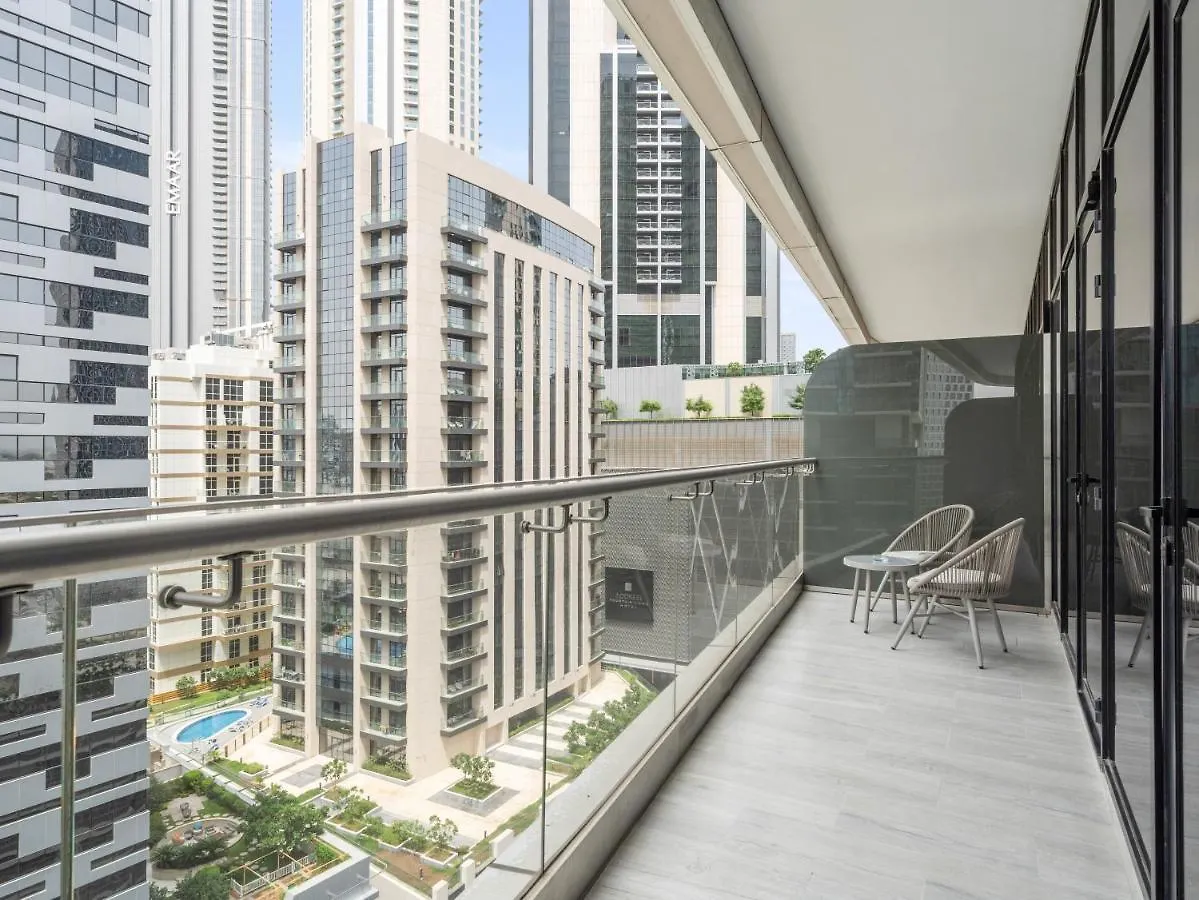 Elegant Apartment Amidst Vibrant Area With Balcony Dubai United Arab Emirates