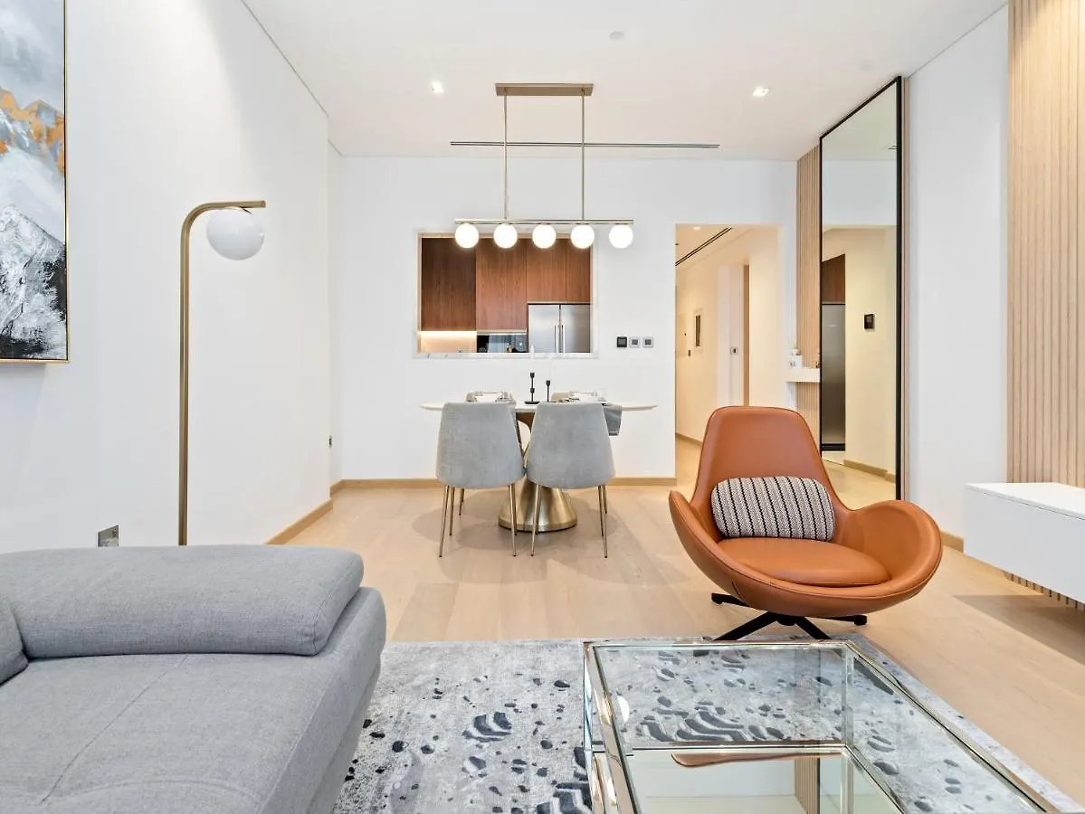 Elegant Apartment Amidst Vibrant Area With Balcony Dubai
